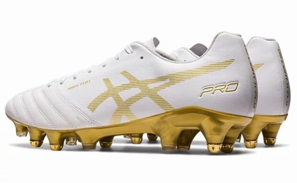 日本代表DF冨安健洋がアシックスのサッカースパイクを着用！(ナイキと