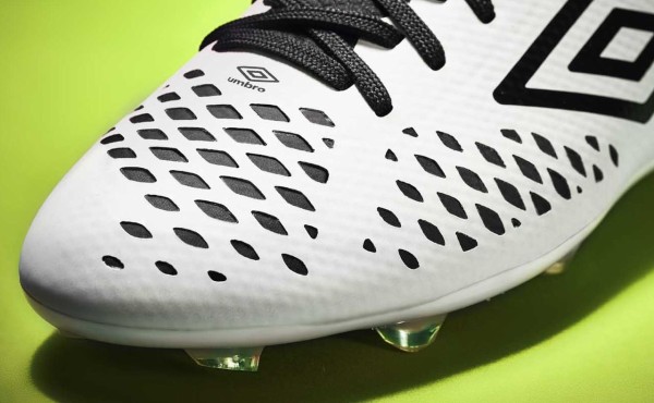 新型】 アンブロ ヴェローチタ4 PRO FG 登場 : Kohei's BLOG サッカー