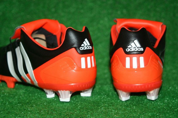 詳細】 アディダス プレデターマニアFG 復刻版 リベンジパック