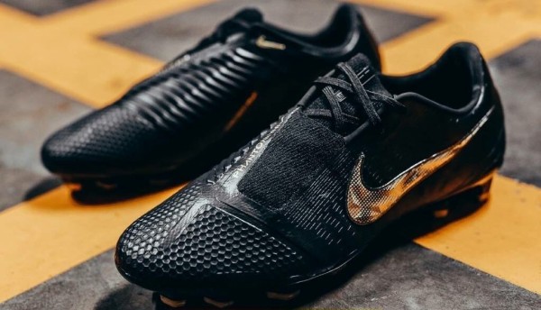 黒×金】 ナイキ ファントムヴェノム エリート FG Black Lux Pack