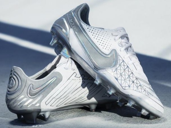 シューズ NIKE LEGEND 9 ELITE SE FG 27cm Nike Tiempo Legend 9 Elite SE FG Firm-Ground Soccer Cleat