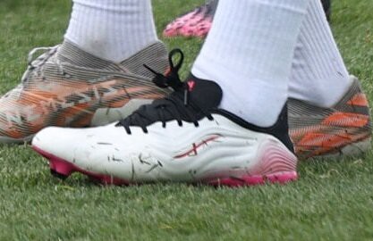 EURO2020でのアディダススパイクの国旗プリントをクローズアップ