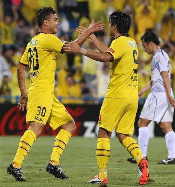 サッカー　サイン入りスパイク　柏レイソル HATTRICK（ハットトリック）-選手の想いをファンへ届ける公式