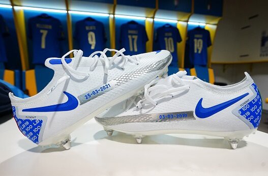 カンナバーロ　実使用　スパイク　ユベントス　イタリア代表　選手支給品 イタリア代表で100試合出場したDFボヌッチのためのスペシャルスパイク