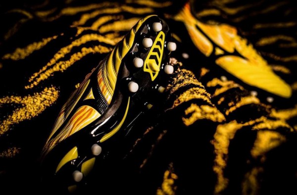 ミズノ モレリアネオ2 Korean Tiger 登場 (海外限定販売カラー