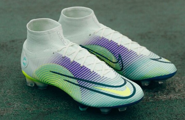 NIKE ティエンポレジェンド9に黒×金の新色が登場！ : Kohei's BLOG