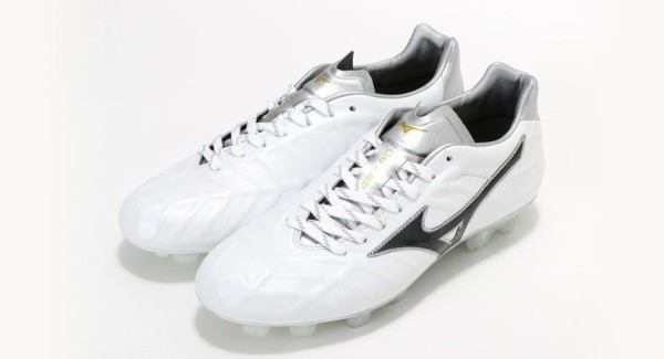 新色】 ミズノ レビュラV1 JAPAN （本質の白＋増幅の青