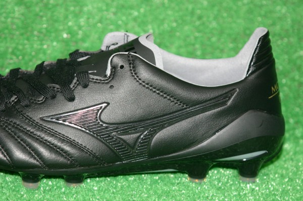 詳細】 ミズノ モレリアNEO2 ブラックアウト (100足限定
