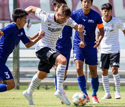 ポドルスキがアディダス「X99.1FG」を着用！その他の着用選手も