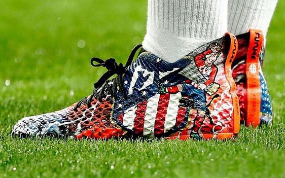 グリーズマンがマドリードダービーでカスタムペイントのPUMA