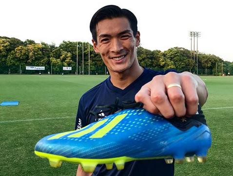 【即納&大特価】 槙野智章がアディダス X18.1を槙野スタイル(左右色違い)で着用 シューズ