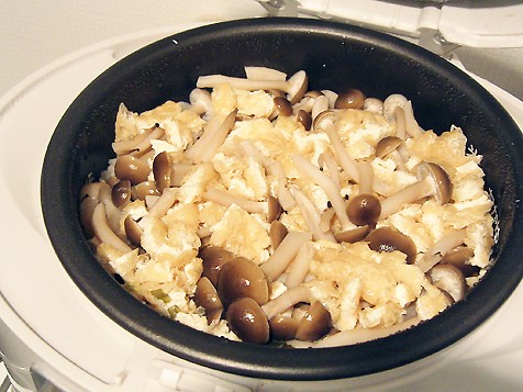 永谷園の松茸の味お吸い物を使ってシメジご飯 はなまる風 里芋煮 牛肉と椎茸の甘辛煮とだし巻き卵 麹町の電池スト日記