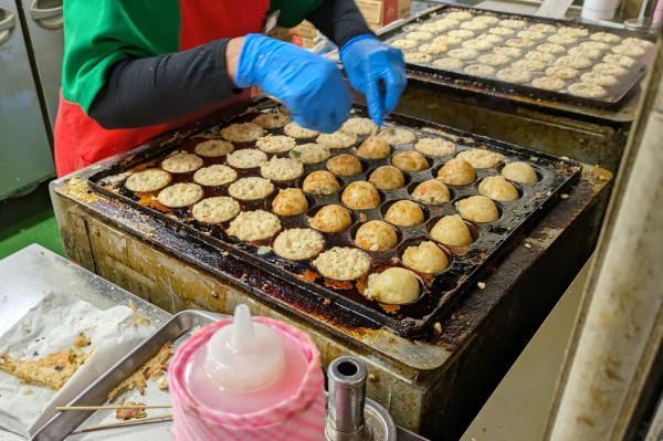 噂の100円たこ焼きを食べてみた。ラ・ムーの敷地内にある「PAKU-PAKU」へ（小牧市外堀） : 小牧つーしん