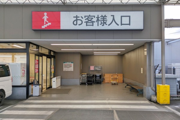 カインズ2階にセブンティーンアイスの自販機が設置されてる（小牧市二