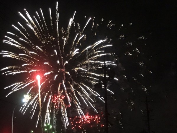 本日4月30日の19時30分頃から花火が打ち上げられてた 小牧市民球場にて 小牧つーしん