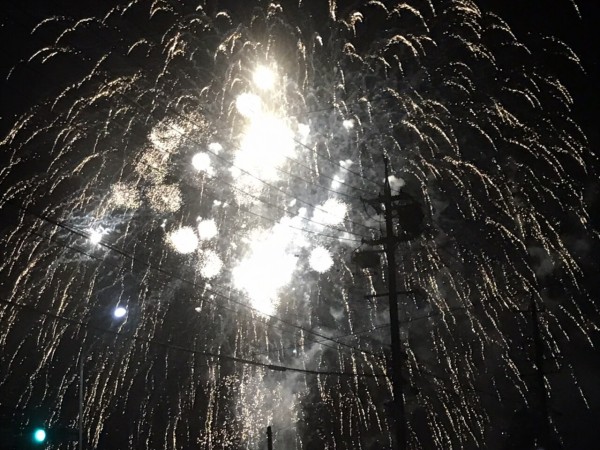 本日4月30日の19時30分頃から花火が打ち上げられてた 小牧市民球場にて 小牧つーしん