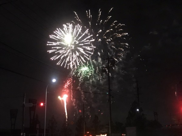 本日4月30日の19時30分頃から花火が打ち上げられてた 小牧市民球場にて 小牧つーしん