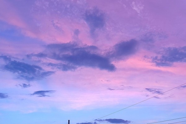 本日7月13日の19時前頃の空の色がピンク色っぽかった 青色とのグラデーションが綺麗 小牧つーしん