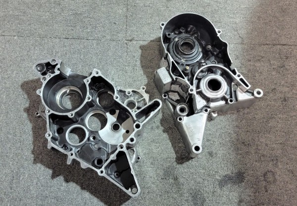 寄せ集めパーツで NSR80エンジン作成 ① CRM80クランクケース準備