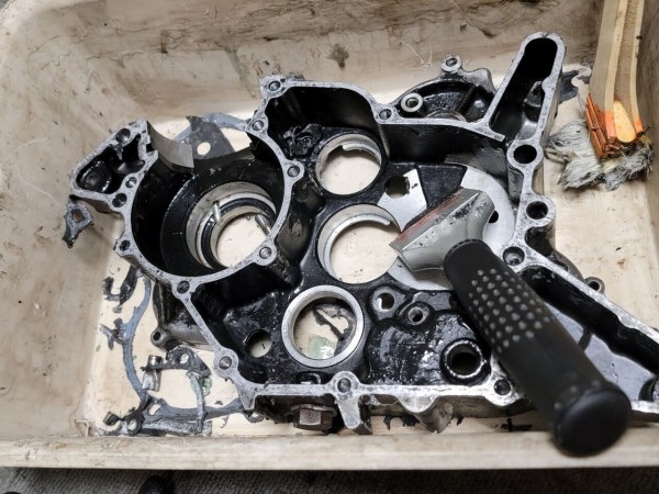 寄せ集めパーツで NSR80エンジン作成 ① CRM80クランクケース