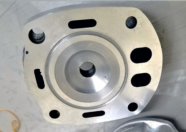 寄せ集めパーツで NSR80エンジン作成 ⑩ ベアリング組み間違え