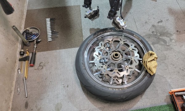 CBR1000RR ゲイルスピード ベアリング交換 フロント : 磯子岸壁夜遊び