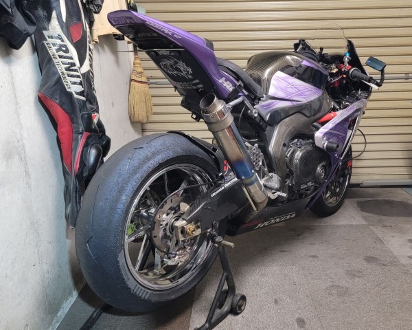 CBR1000RR SC57 サイド出し サイレンサーあれこれ : 磯子岸壁夜遊び