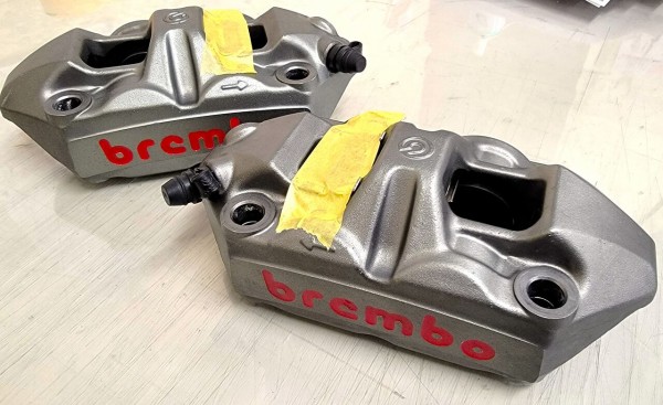 CBR1000RR SC57 フロントキャリパー交換 Brembo Mｰ4 : 磯子岸壁