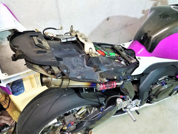 CBR1000RR SC57にSC59シートカウル移植 まとめ : 磯子岸壁夜遊び倶楽部#45