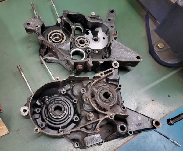 寄せ集めパーツで NSR80エンジン作成 ① CRM80クランクケース