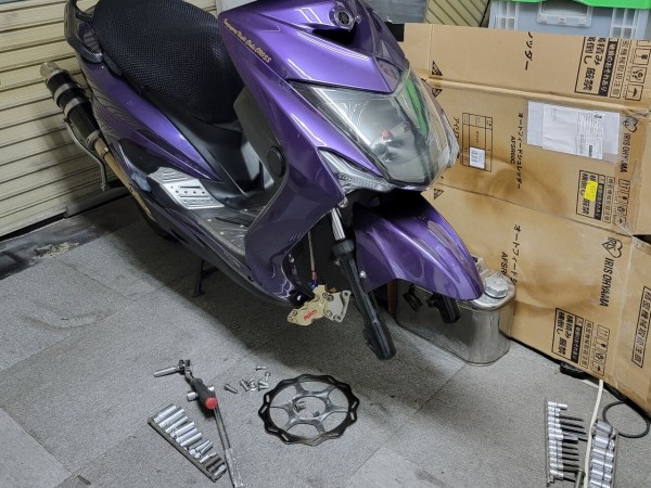 シグナスX SE44J Racing BATTLAX S01 02 へ交換 : 磯子岸壁夜遊び倶楽部#45