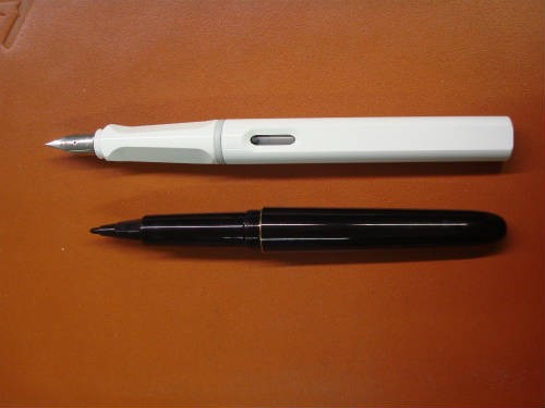 貴重なインク交換式のサインペン「パイロット サインペンスペアタイプ