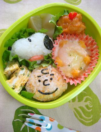 スヌーピー チャーリーブラウンのおにぎり弁当 キャラ弁 のほほん育児日記 こうたんとわたしの日々の日記です