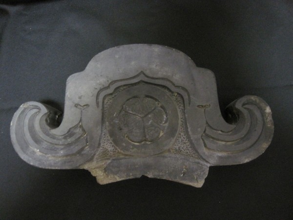 三つ葉葵紋 丸瓦 AZ-956 徳川家 蔵出し 三つ葉 葵紋瓦 古瓦 旧家