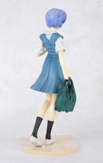 ヱヴァンゲリヲン　新劇場版：破 ローソンオリジナル 綾波レイ フィギュア Amazon.co.jp: エヴァンゲリオン新劇場版：破 公開記念