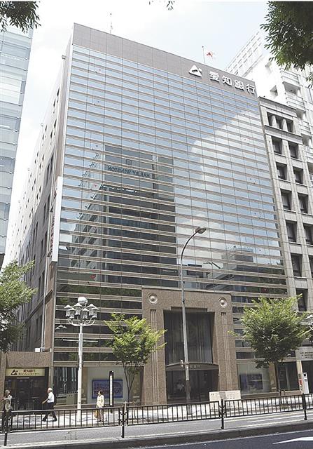 事件 愛知銀行の女性行員が金庫内の1万円札を5000円札にすり替え90万円着服ww 暇つぶしのおともチャンネル