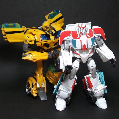 超ロボット生命体トランスフォーマープライム 30 変形不能 バンブルビーsos 鋼鉄の握手2nd