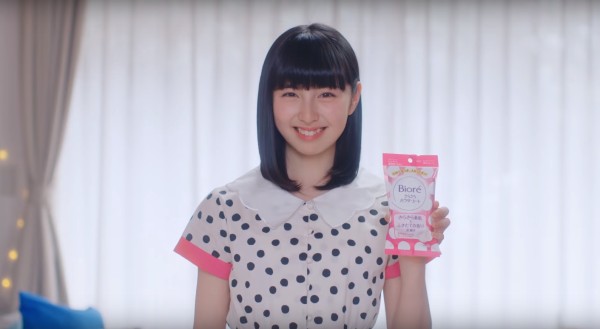 建築 多様性 小麦粉 花王 ビオレ さらさらパウダーシート Web Cm 牧野羽咲 Amdec Jp