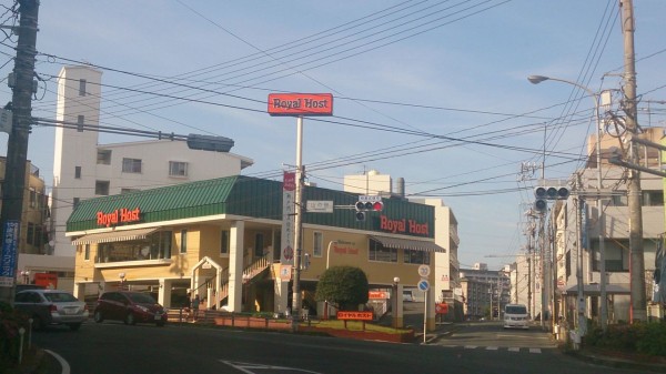 ロイヤルホスト山の田店 苺のブリュレパフェ かえる通信 山口 静岡食べ歩き日誌