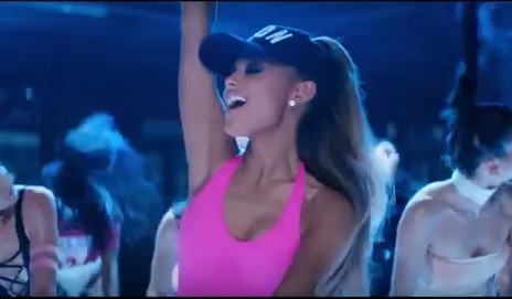 Ariana GrandeのMV『Side To Side ft. Nicki Minaj』が公開