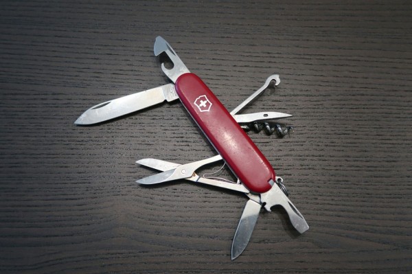 レビュー：ビクトリノックス“トラベラー(クライマー)” 登山実用性と 
