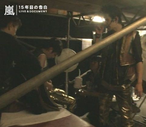 二宮和也・嵐 ライブ本番中に腰痛！ 耐え難い激痛を抱えながらニノが