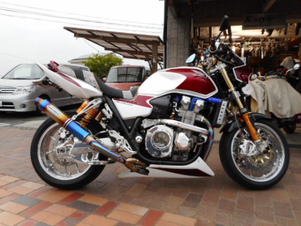 CB1300SF(SC40) カスタムガソリンタンク ガレージロッソ石井氏製作 カスタムタンク ファッション HONDA 燃料タンク 外装