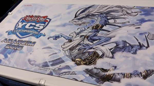 遊戯王 Ycs Anaheim 16がライブ配信中 海外tcg 古聖戴サウラヴィス プレイマット 遊戯とヴァンガード