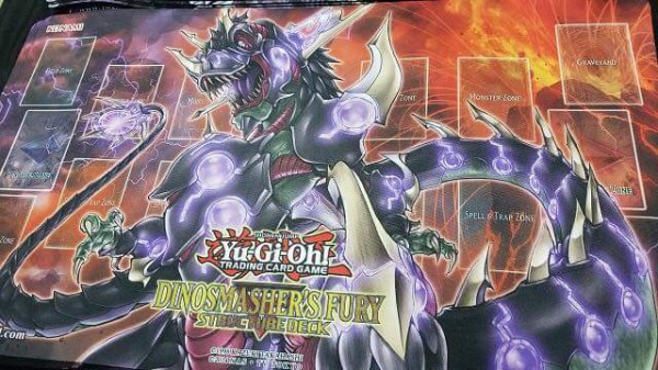遊戯王　究極伝導恐獣　プレイマット 遊戯王 公式 究極伝導恐獣 プレイマット