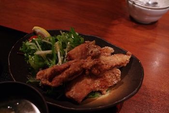 横浜綱島にある和食ダイニングでいただく豚丼と唐揚げ定食ランチ 横浜ブログ