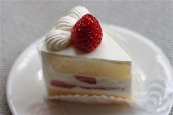 横浜石川町で見つけた洋菓子店で買って帰ったおいしいケーキ 横浜ブログ