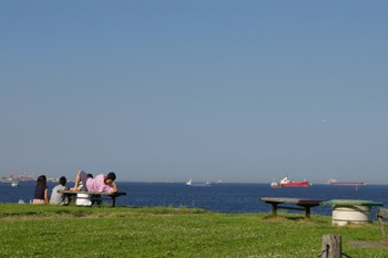 本牧ふ頭にそびえ立つ白い塔 横浜港シンボルタワー 横浜ブログ