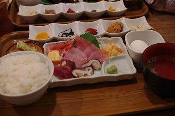 横浜関内にある居酒屋 魚屋 はちまき でいただくボリューム満点の激安魚ランチ 横浜ブログ
