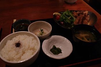 横浜綱島にある和食ダイニングでいただく豚丼と唐揚げ定食ランチ 横浜ブログ